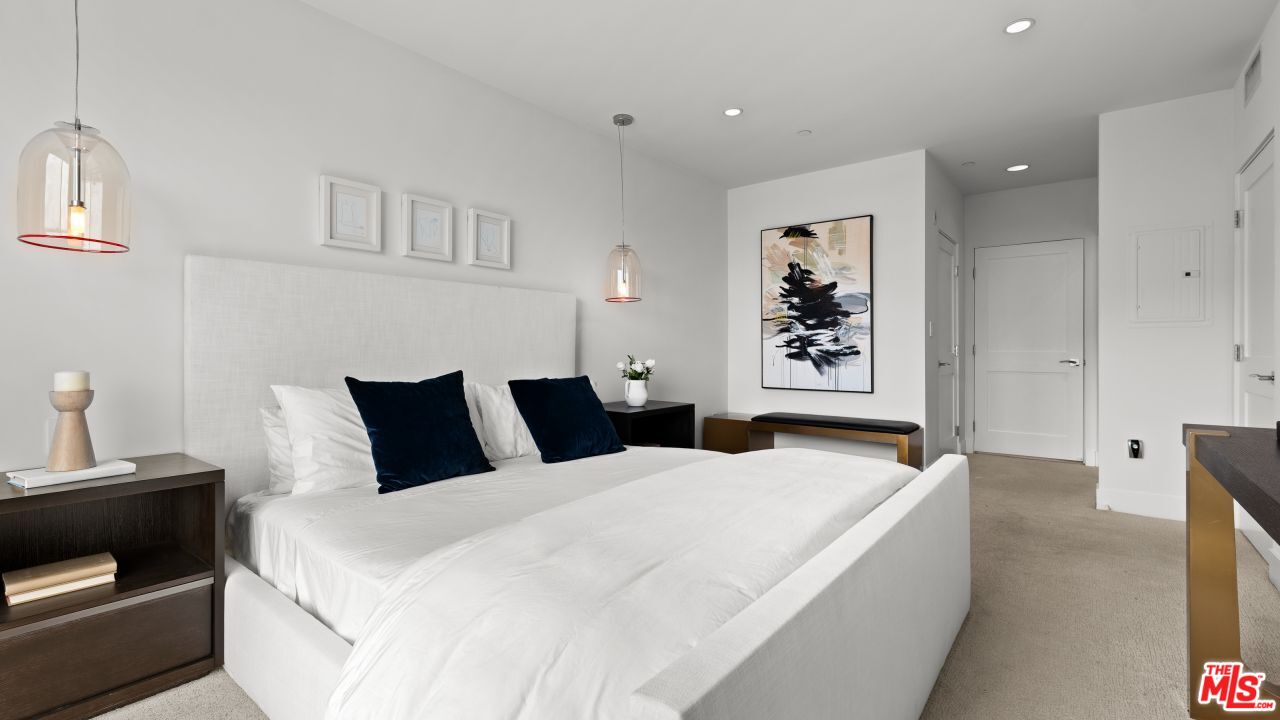 118 N Kings Rd Unit: 402