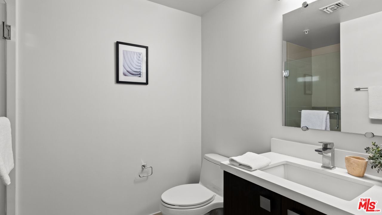 118 N Kings Rd Unit: 402