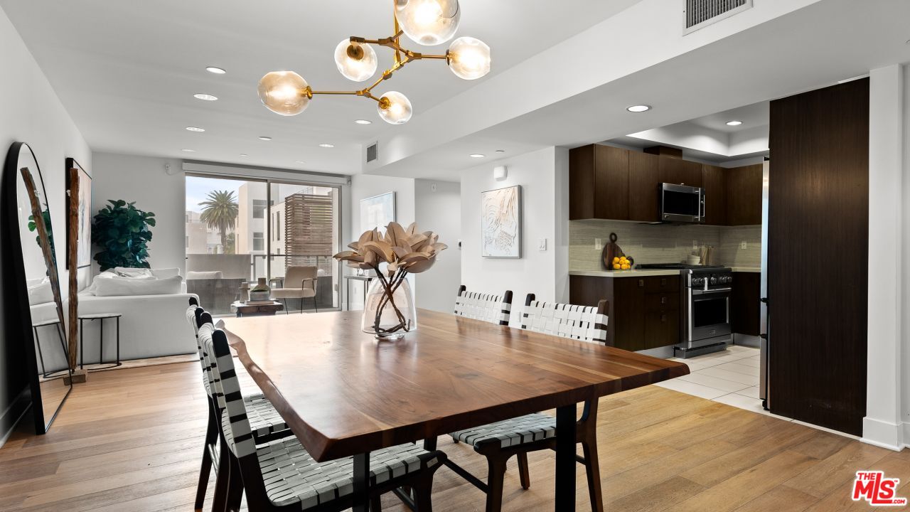 118 N Kings Rd Unit: 402