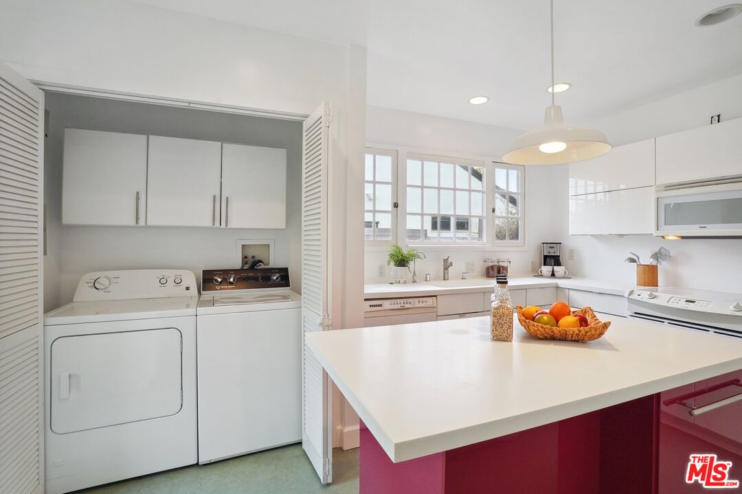 1132 Greenacre Ave