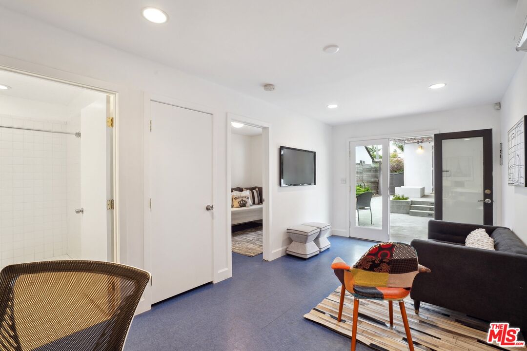 1132 Greenacre Ave