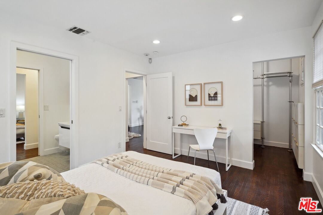 1132 Greenacre Ave