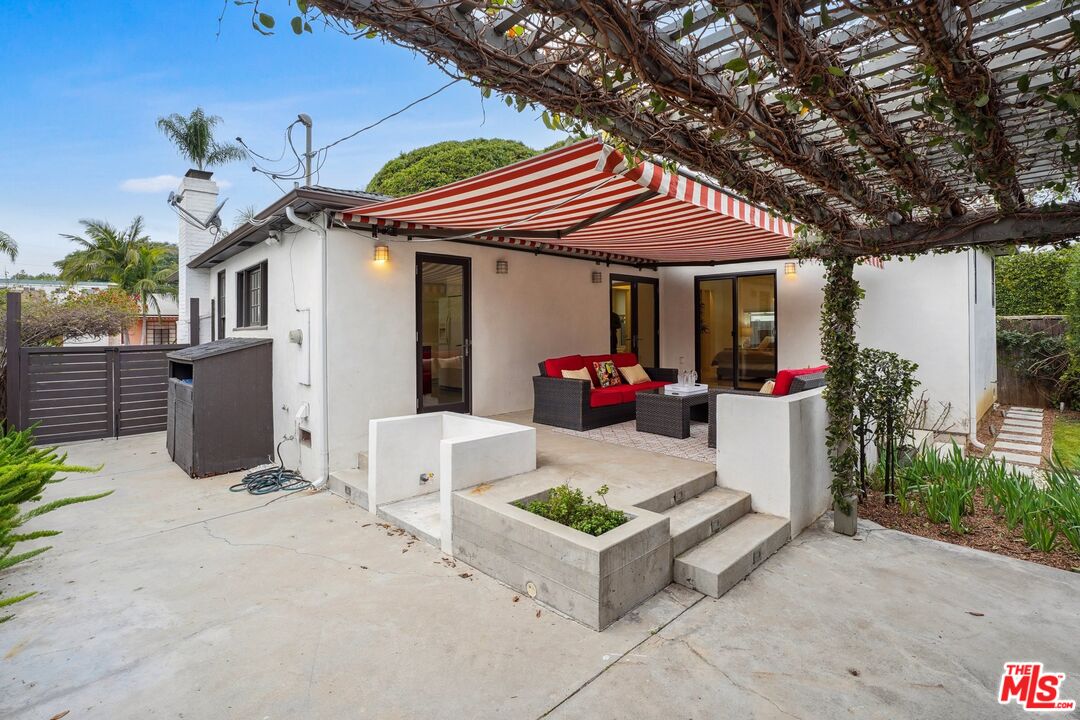 1132 Greenacre Ave
