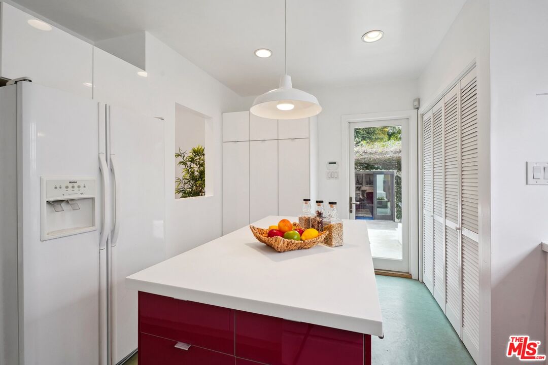 1132 Greenacre Ave