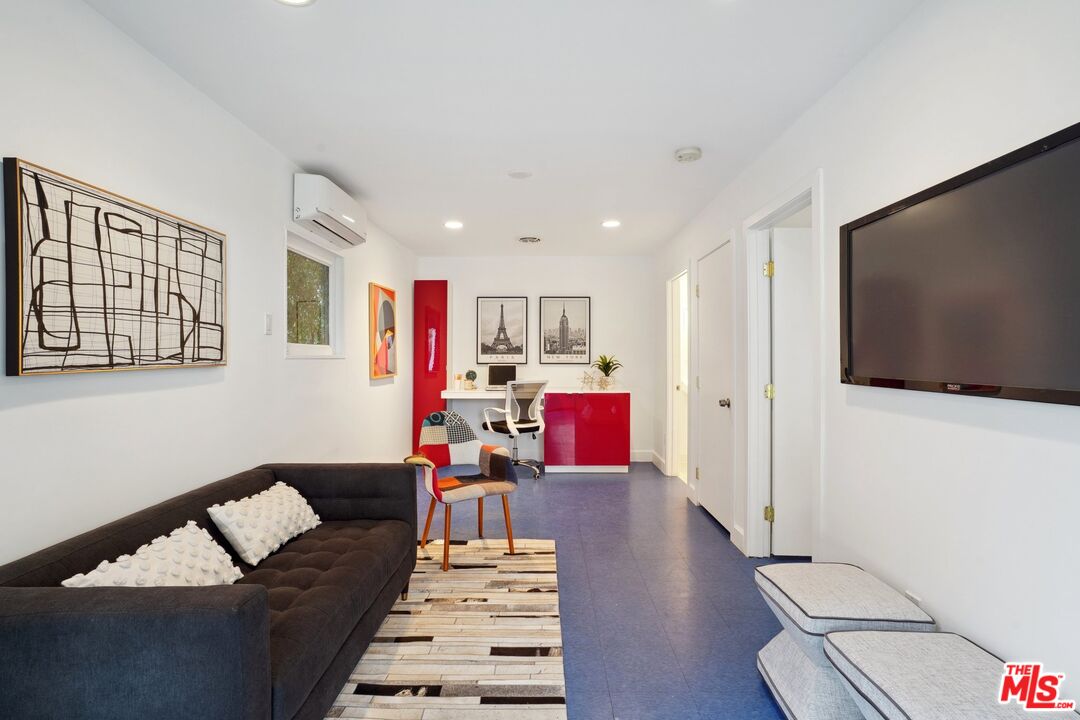 1132 Greenacre Ave