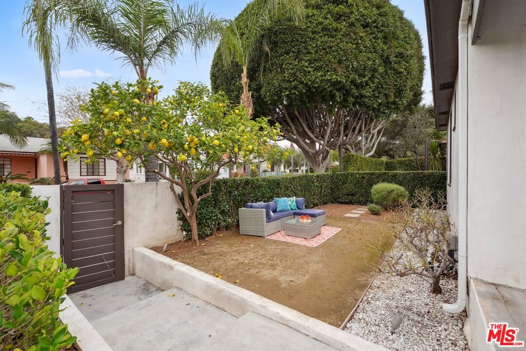1132 Greenacre Ave