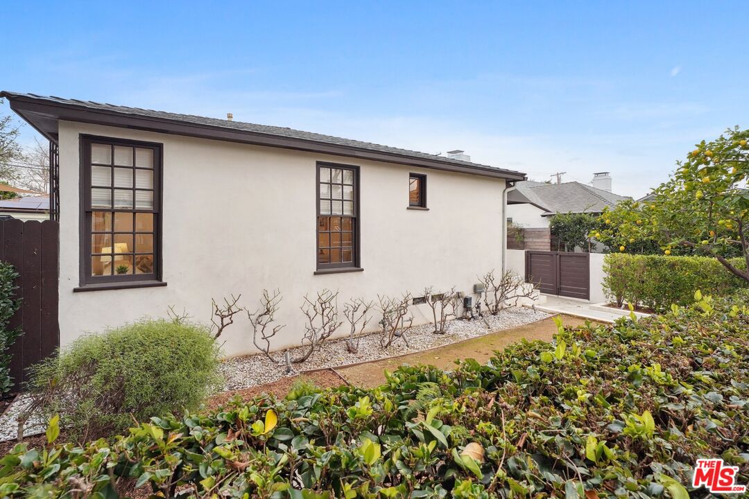 1132 Greenacre Ave