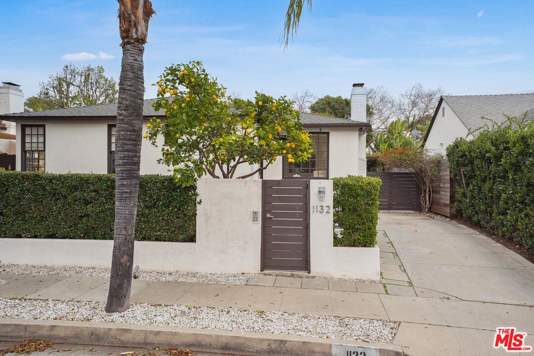 1132 Greenacre Ave