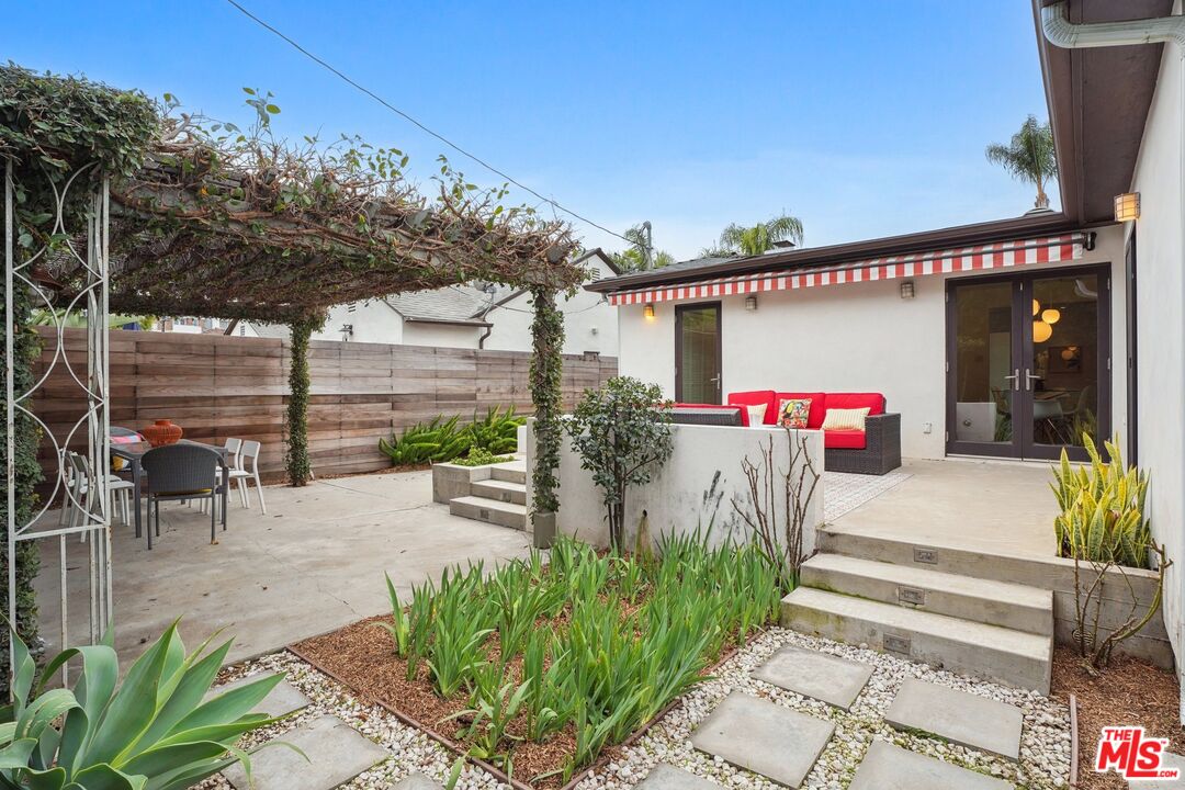 1132 Greenacre Ave