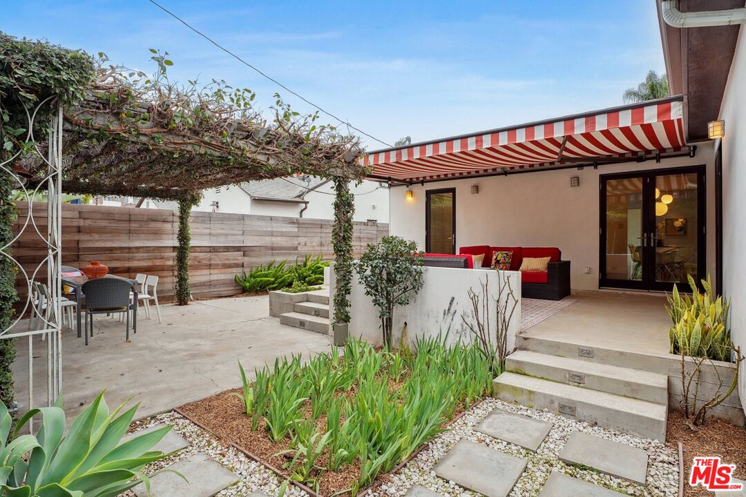 1132 Greenacre Ave