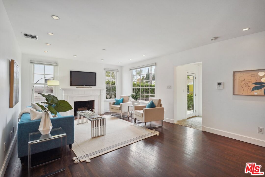 1132 Greenacre Ave