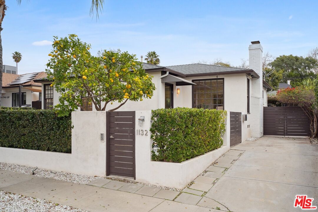 1132 Greenacre Ave