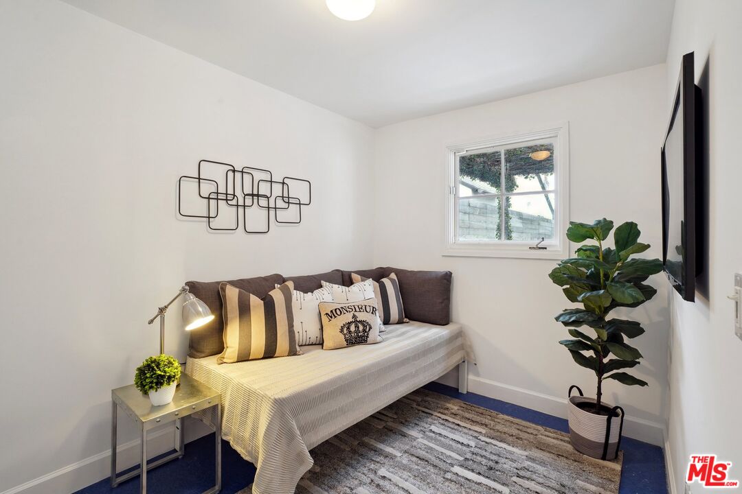 1132 Greenacre Ave