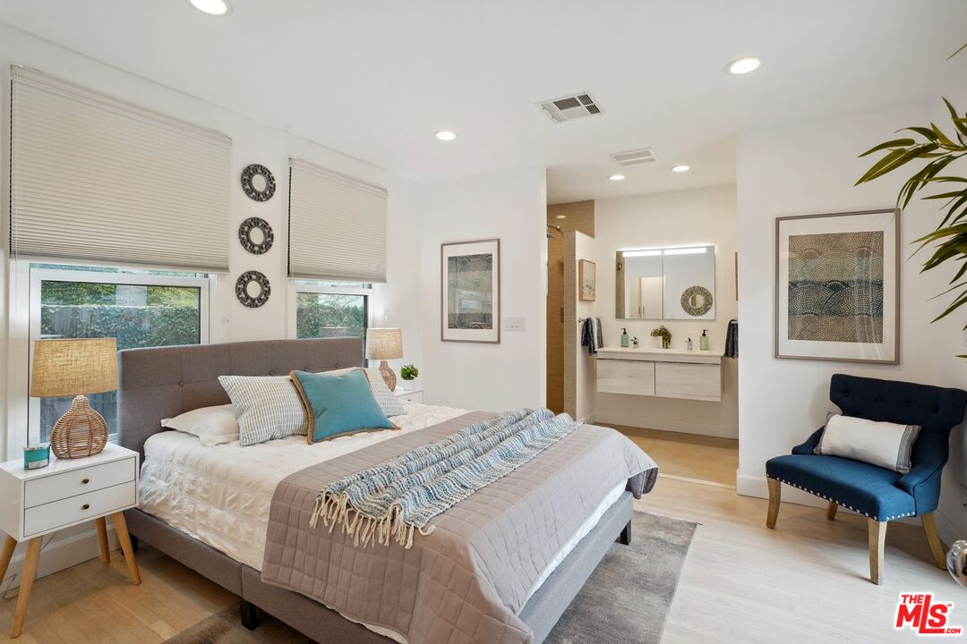 1132 Greenacre Ave