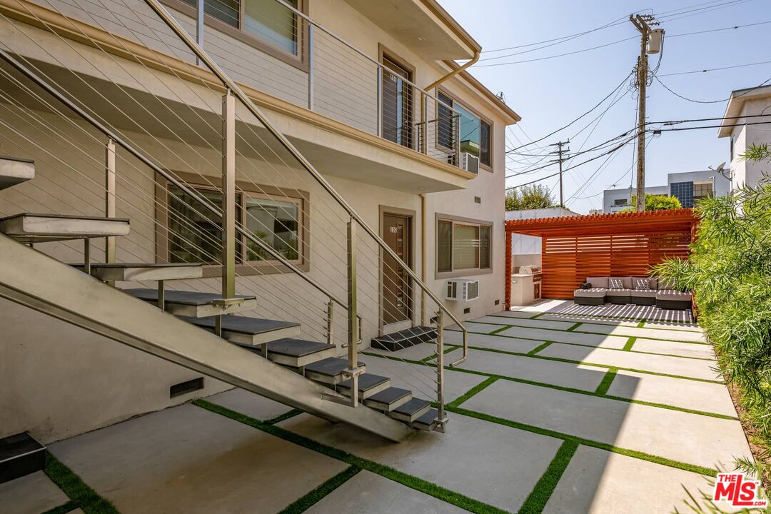 1553 S Saltair Ave Unit: 101