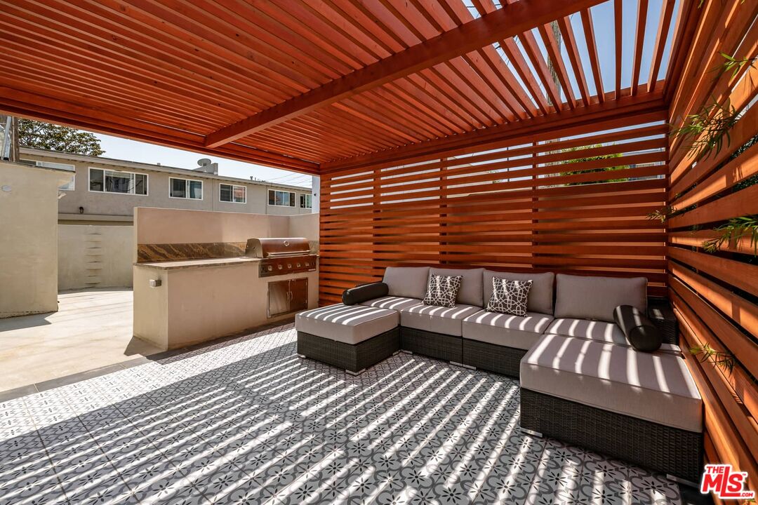1553 S Saltair Ave Unit: 101