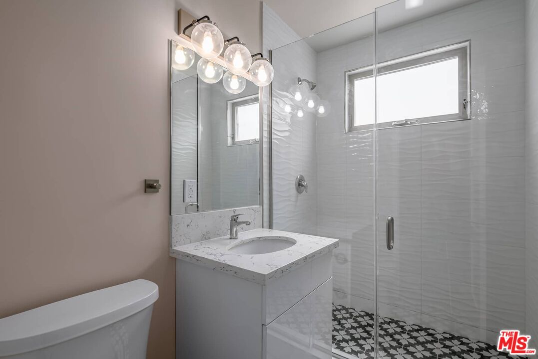 1553 S Saltair Ave Unit: 101