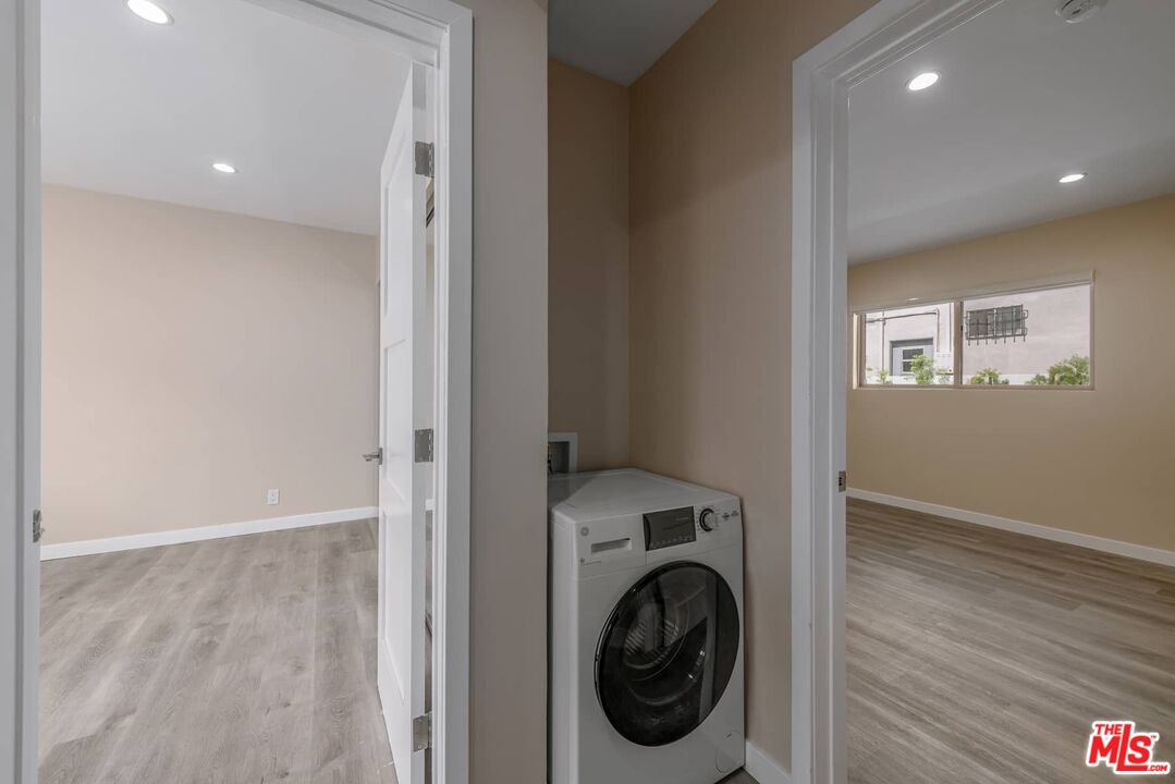 1553 S Saltair Ave Unit: 101