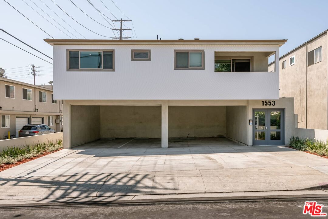 1553 S Saltair Ave Unit: 101