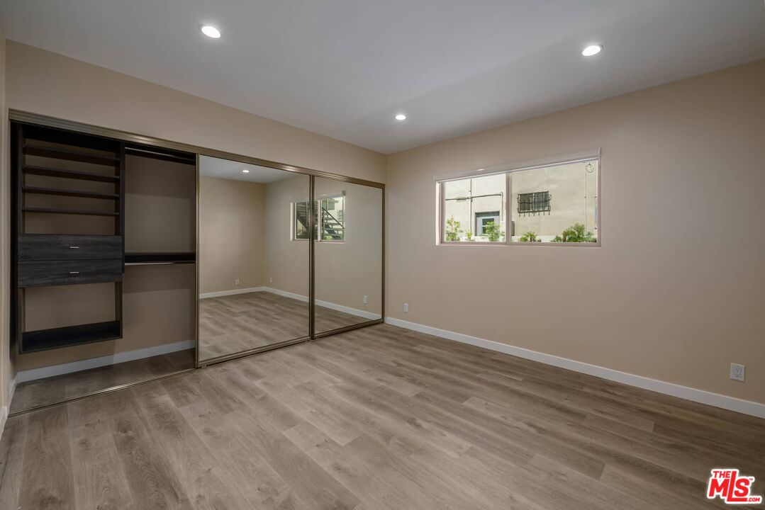 1553 S Saltair Ave Unit: 101