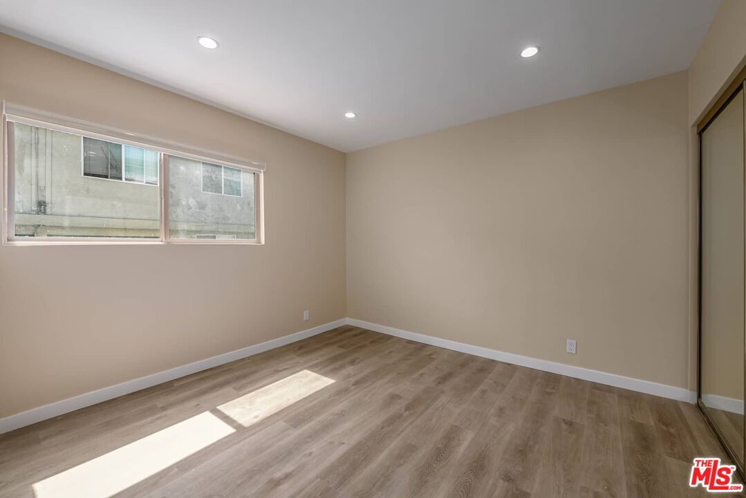 1553 S Saltair Ave Unit: 101