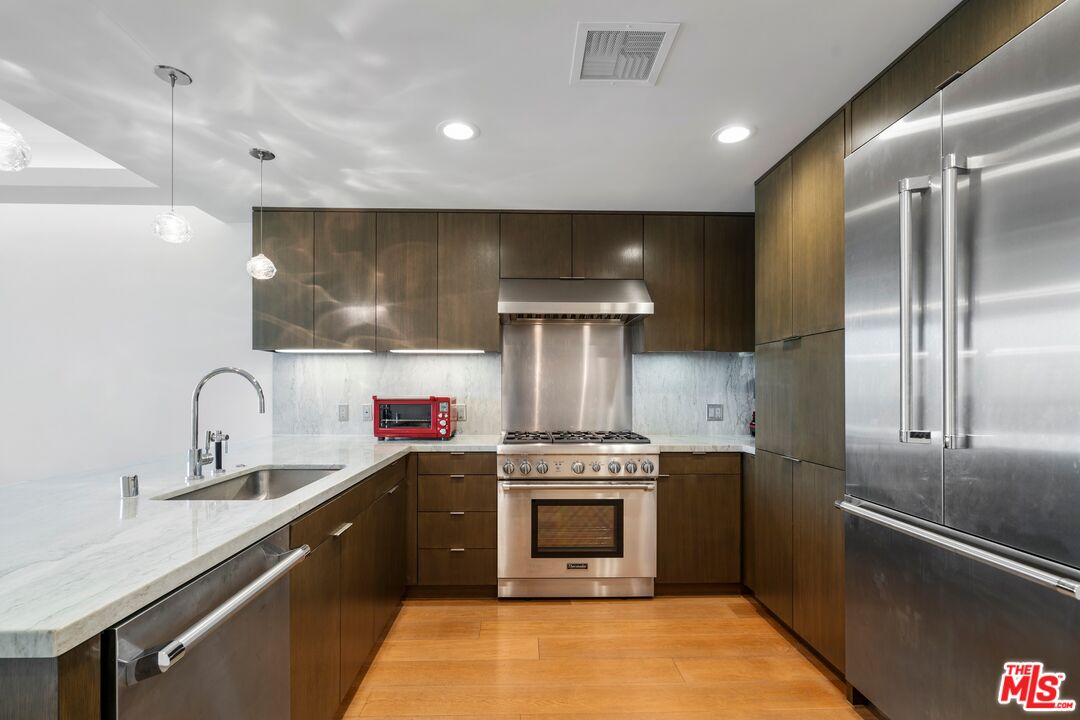 1705 Ocean Ave Unit: 302