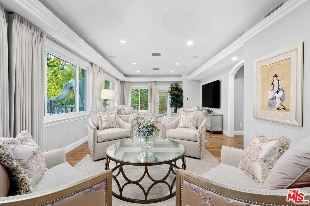1047 Pomello Dr