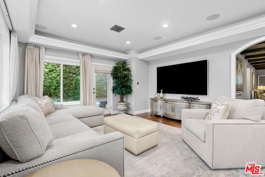 1047 Pomello Dr