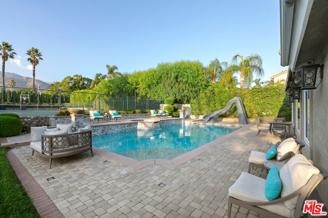 1047 Pomello Dr