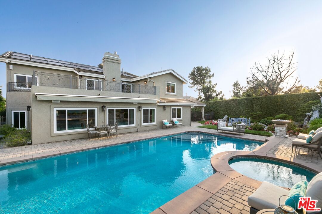 1047 Pomello Dr