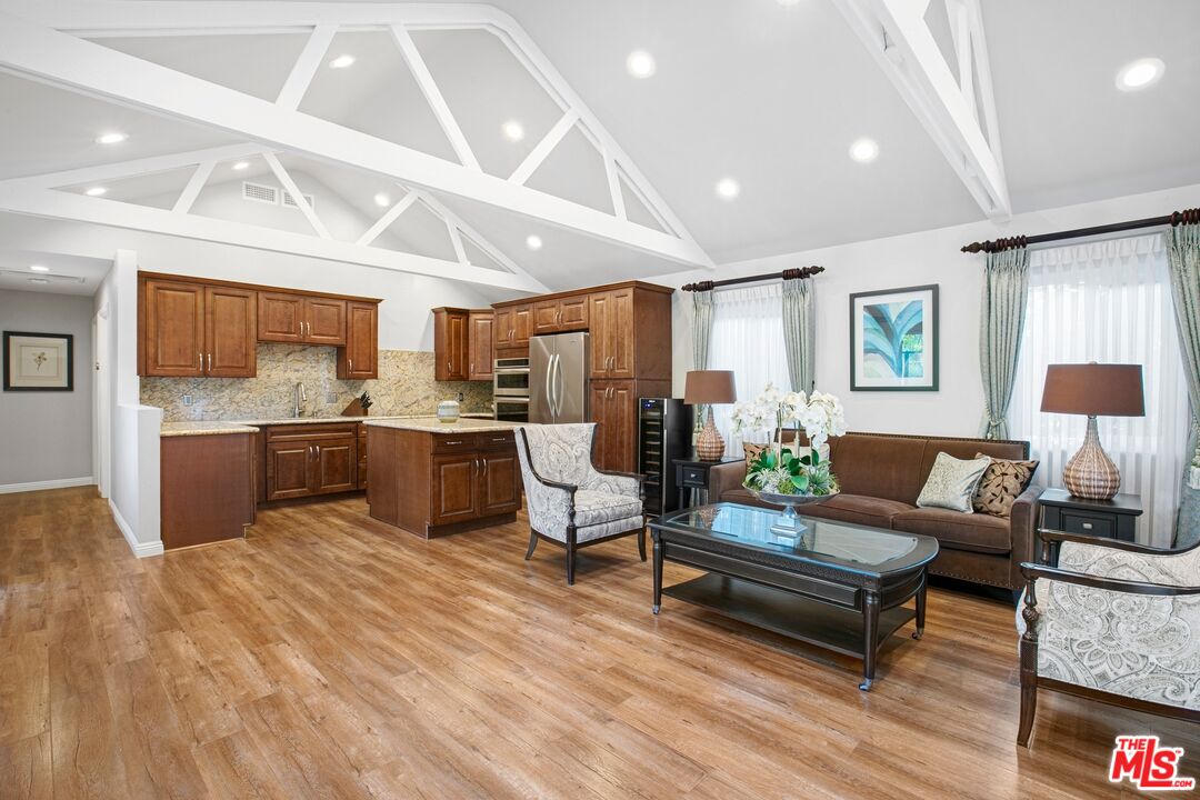 1047 Pomello Dr