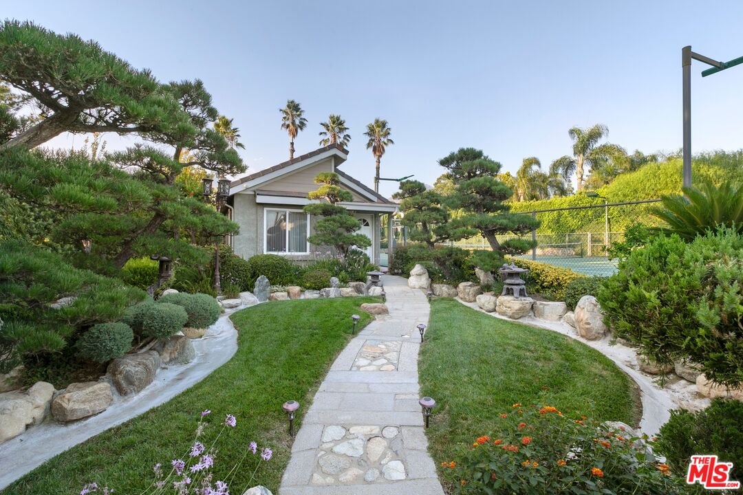 1047 Pomello Dr