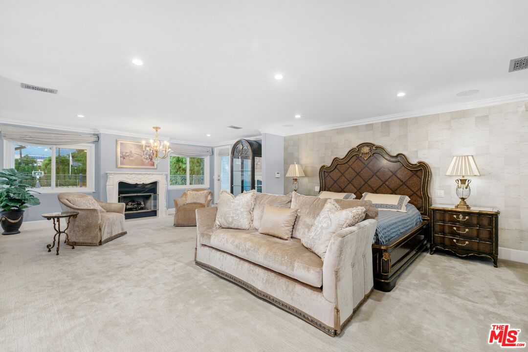 1047 Pomello Dr