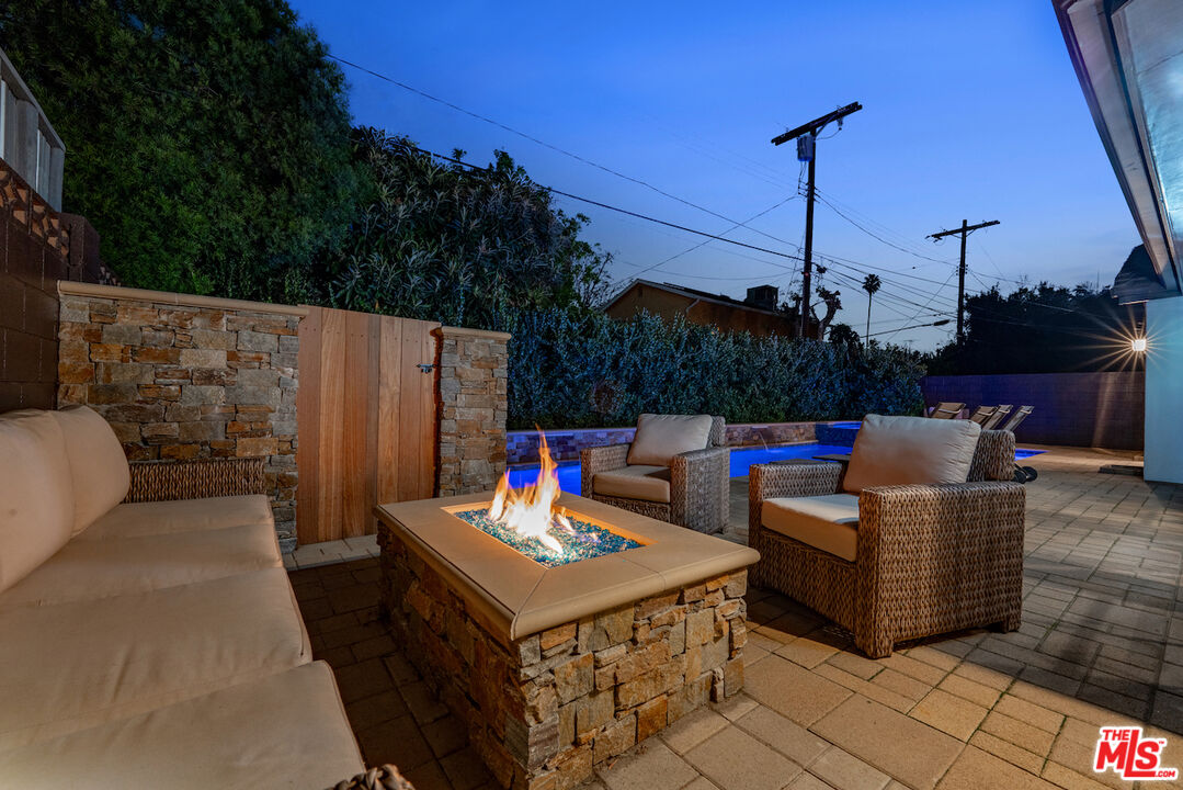 13941 Chandler Blvd