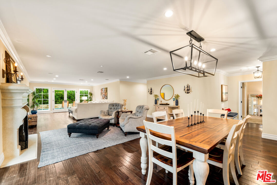 13941 Chandler Blvd