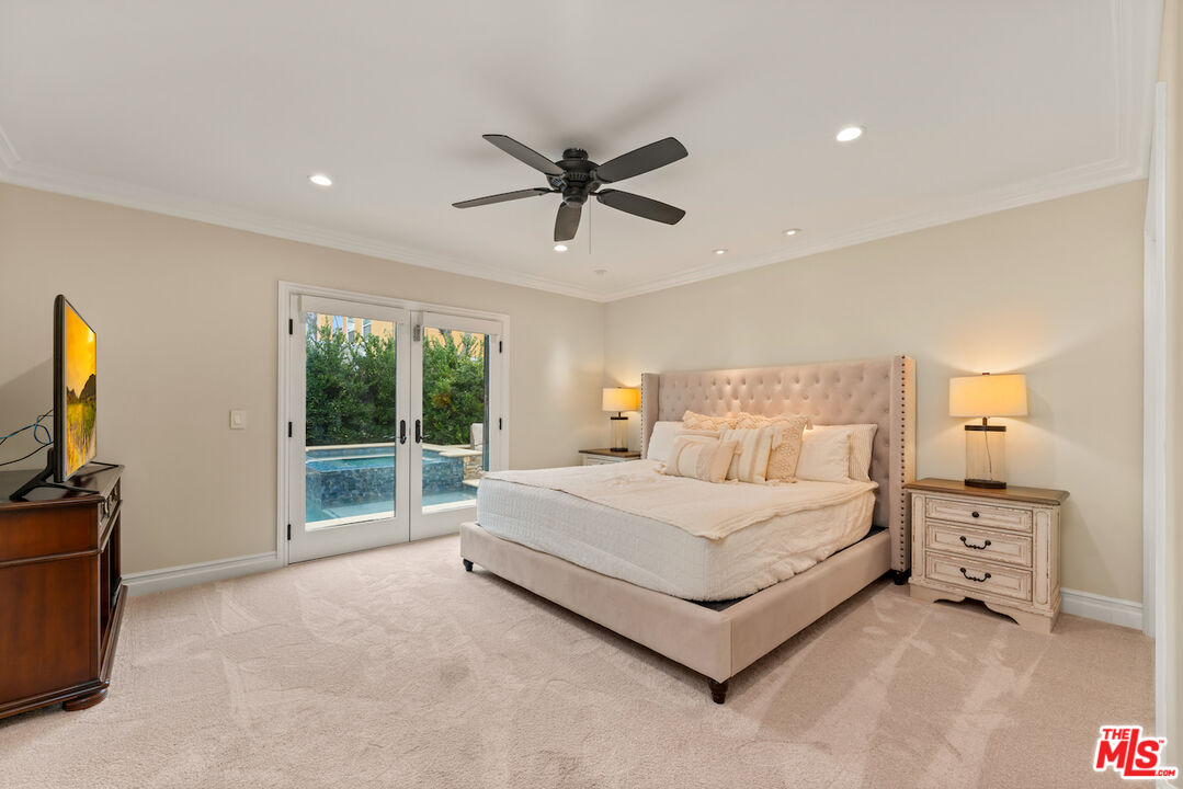 13941 Chandler Blvd