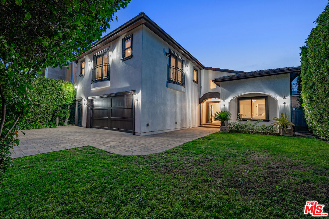 13941 Chandler Blvd