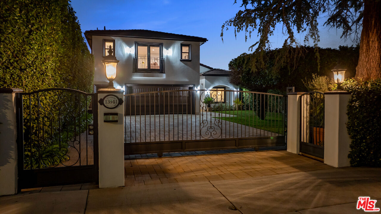 13941 Chandler Blvd
