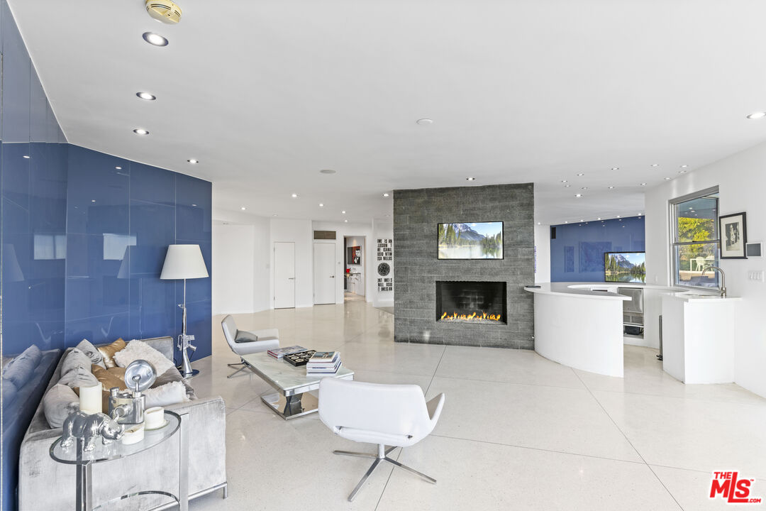 1506 Blue Jay Way