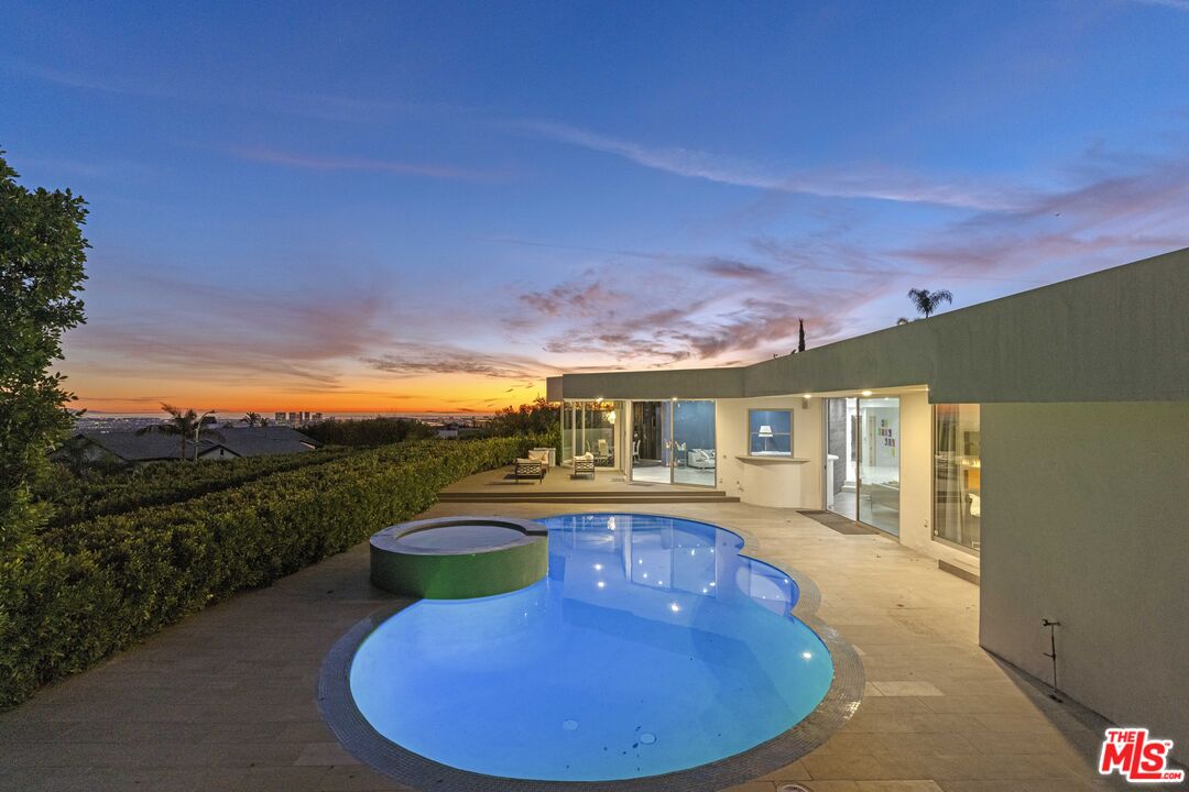 1506 Blue Jay Way