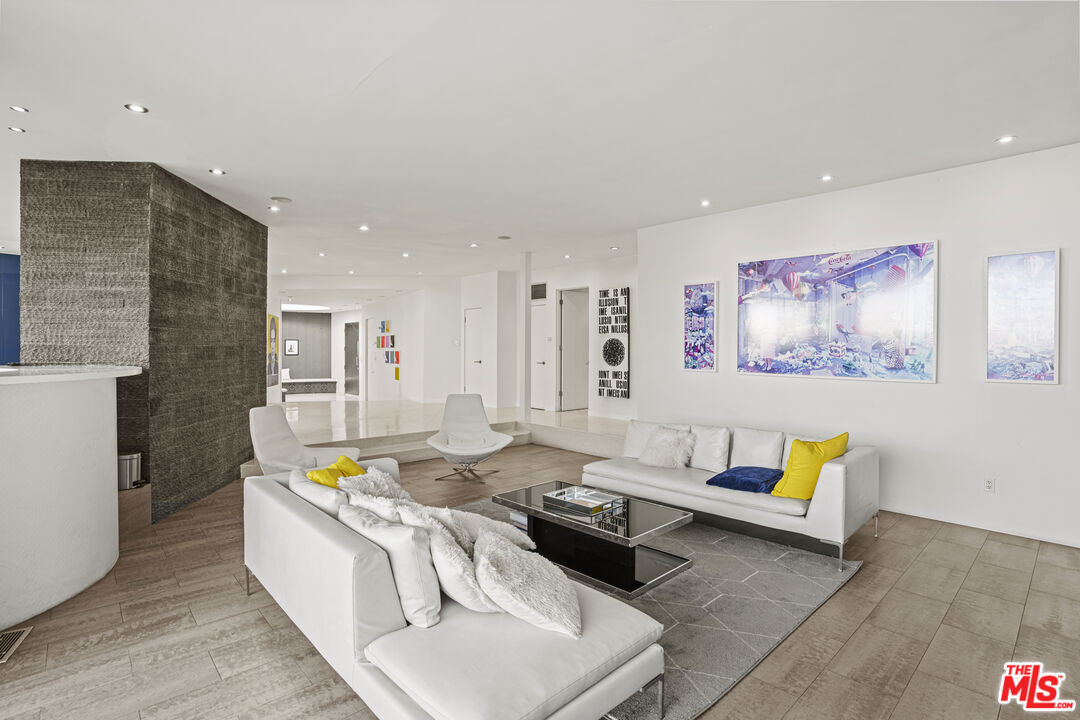 1506 Blue Jay Way