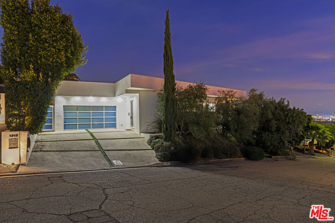 1506 Blue Jay Way