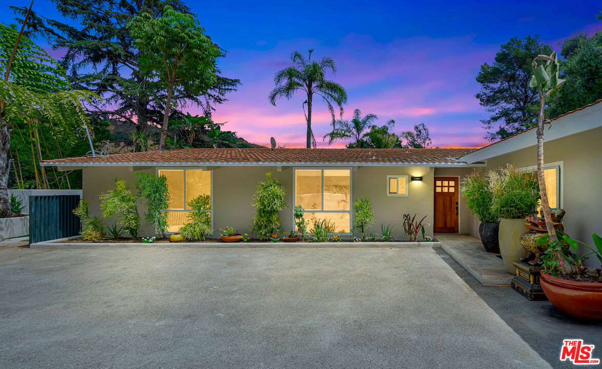 1737 N Beverly Dr