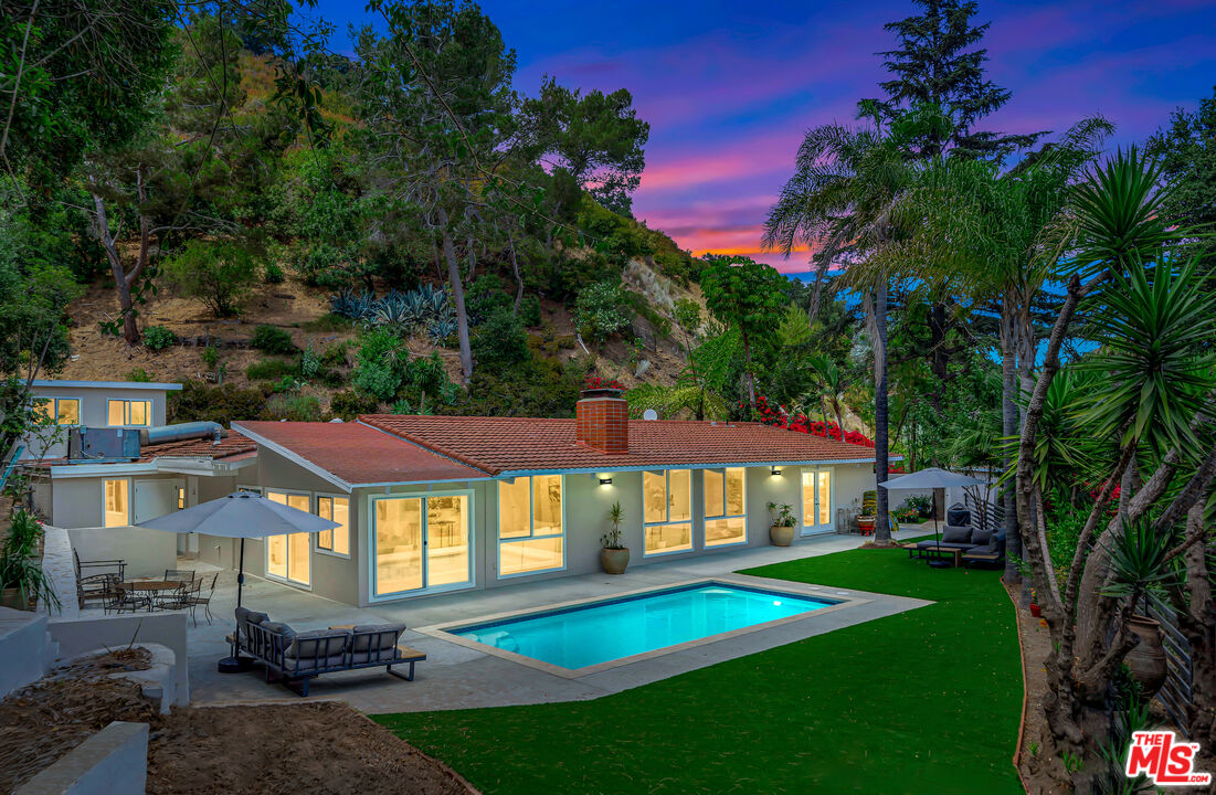1737 N Beverly Dr
