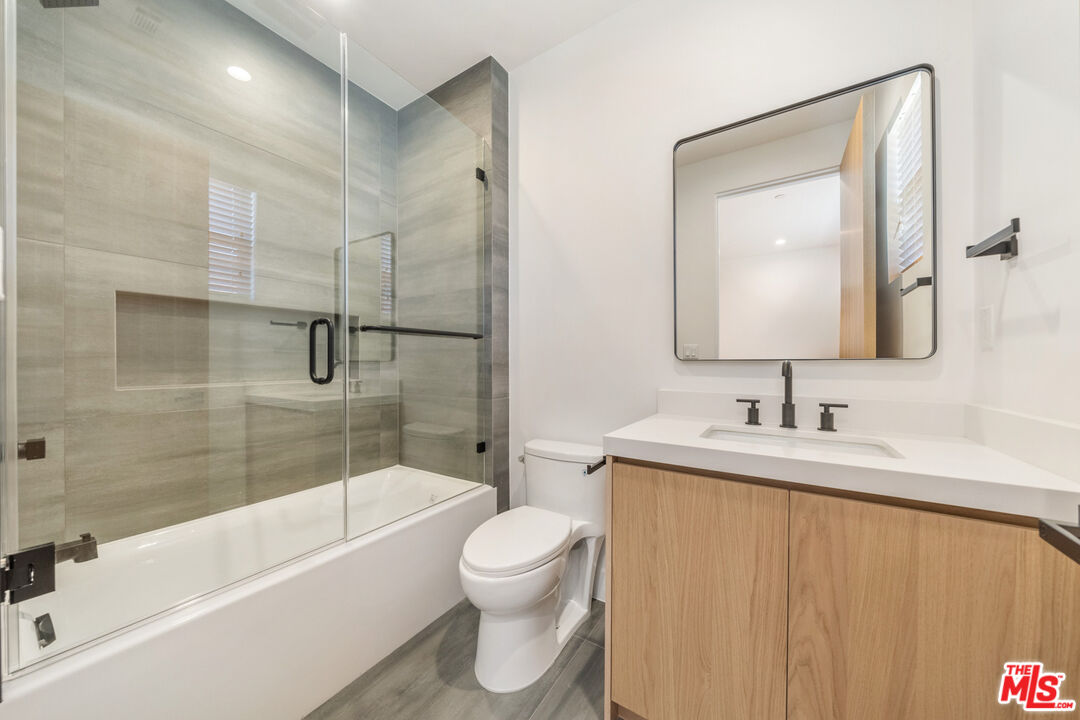 12919 Addison St