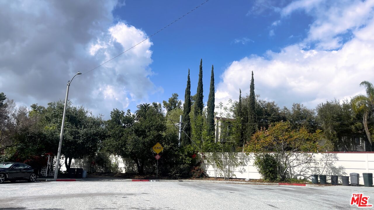 1127 Magnolia St Unit: 4