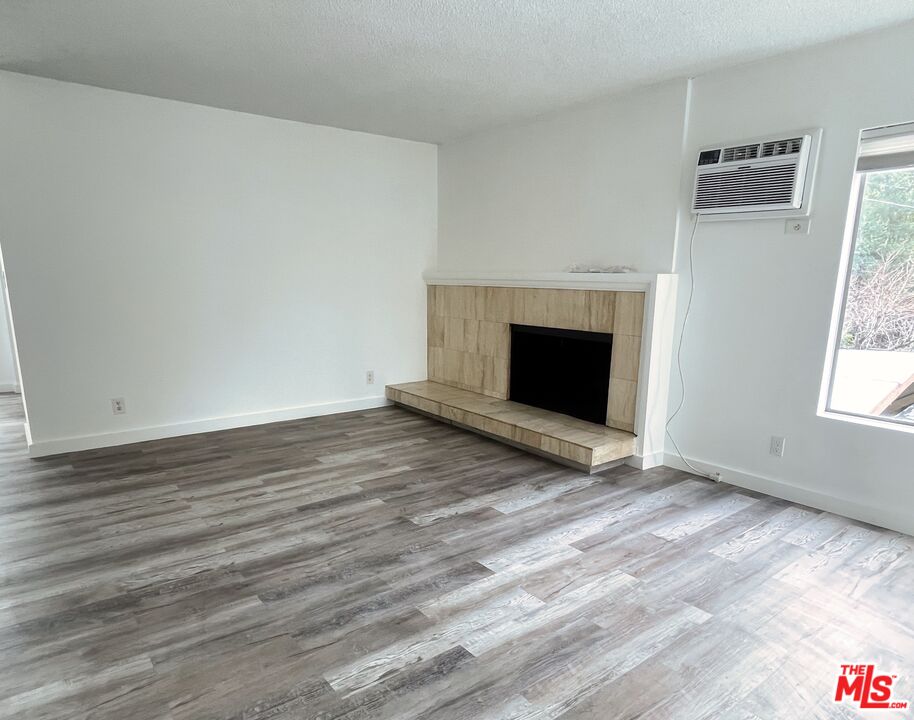 1127 Magnolia St Unit: 4