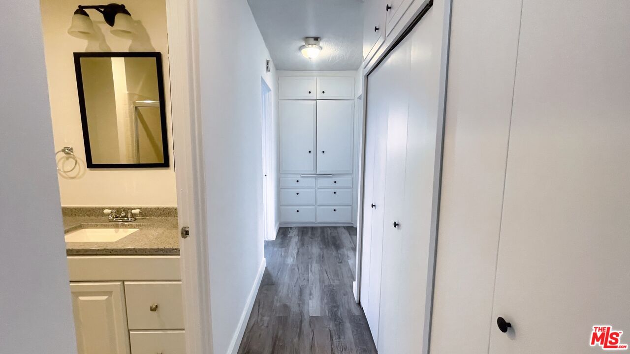 1127 Magnolia St Unit: 4