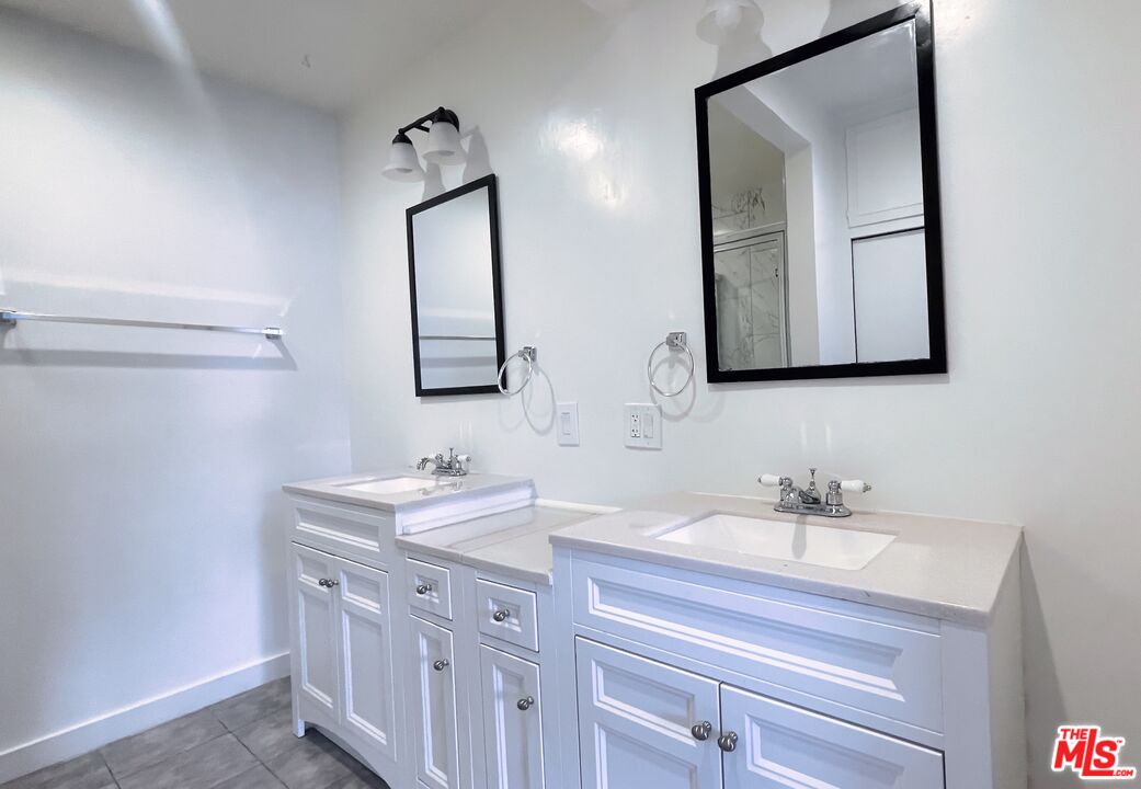 1127 Magnolia St Unit: 4