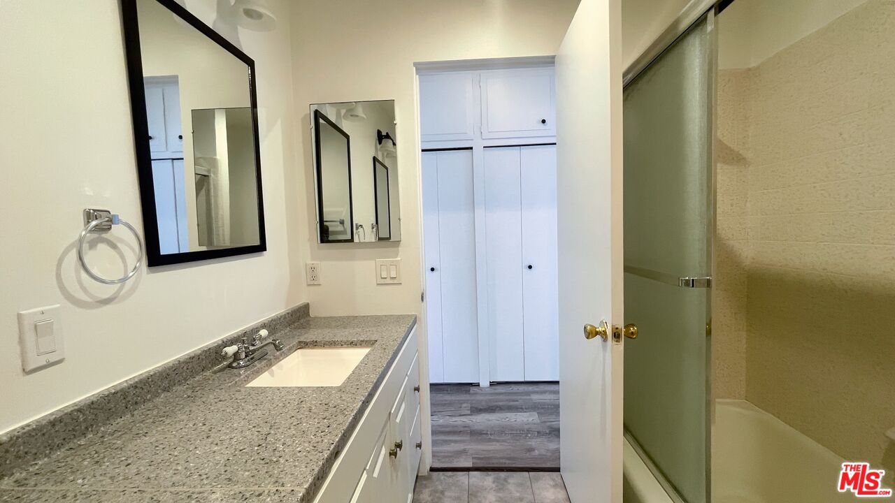 1127 Magnolia St Unit: 4